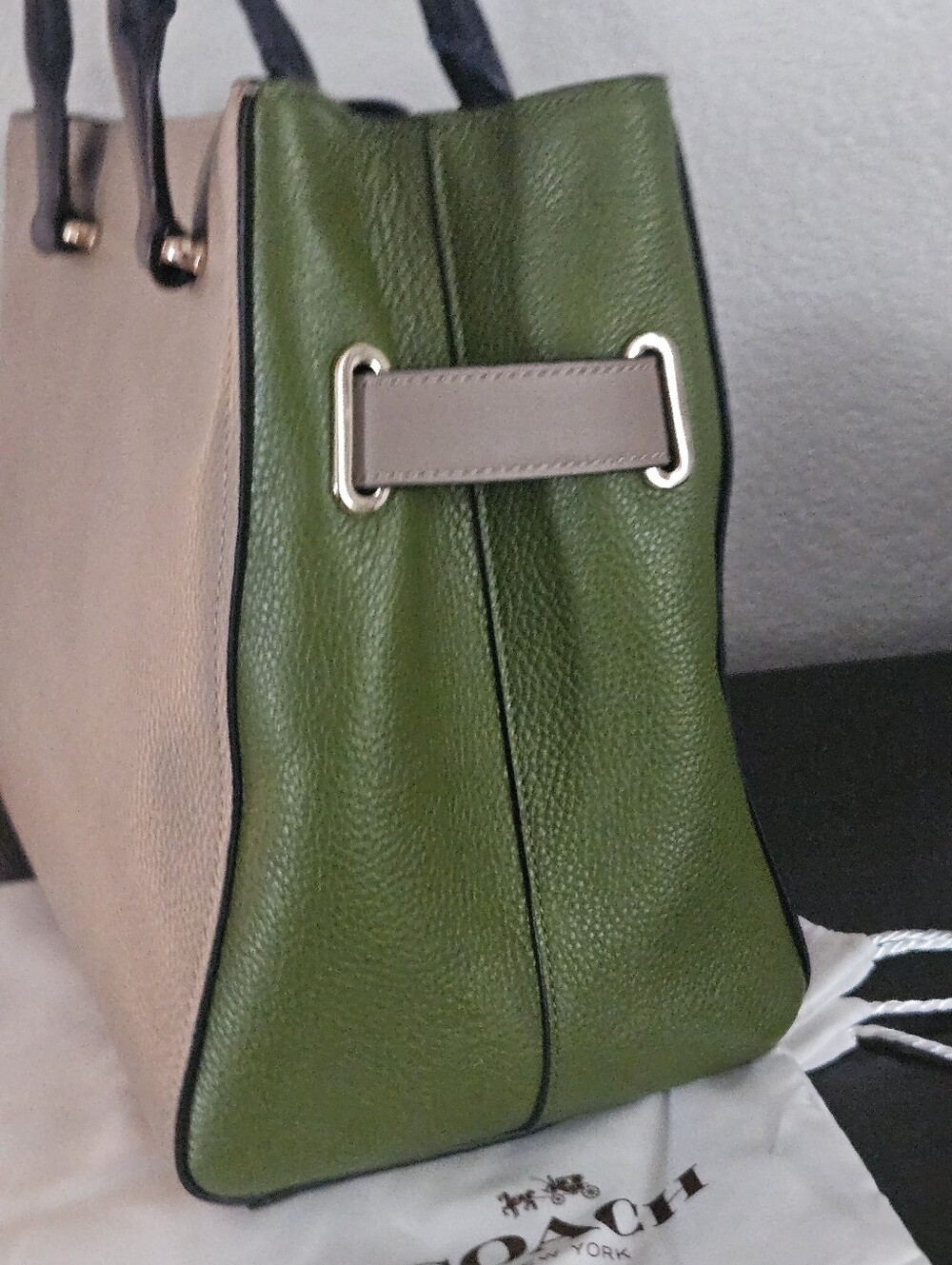 Coach Swagger Carryall In Colorblock - Picture 3 of 10